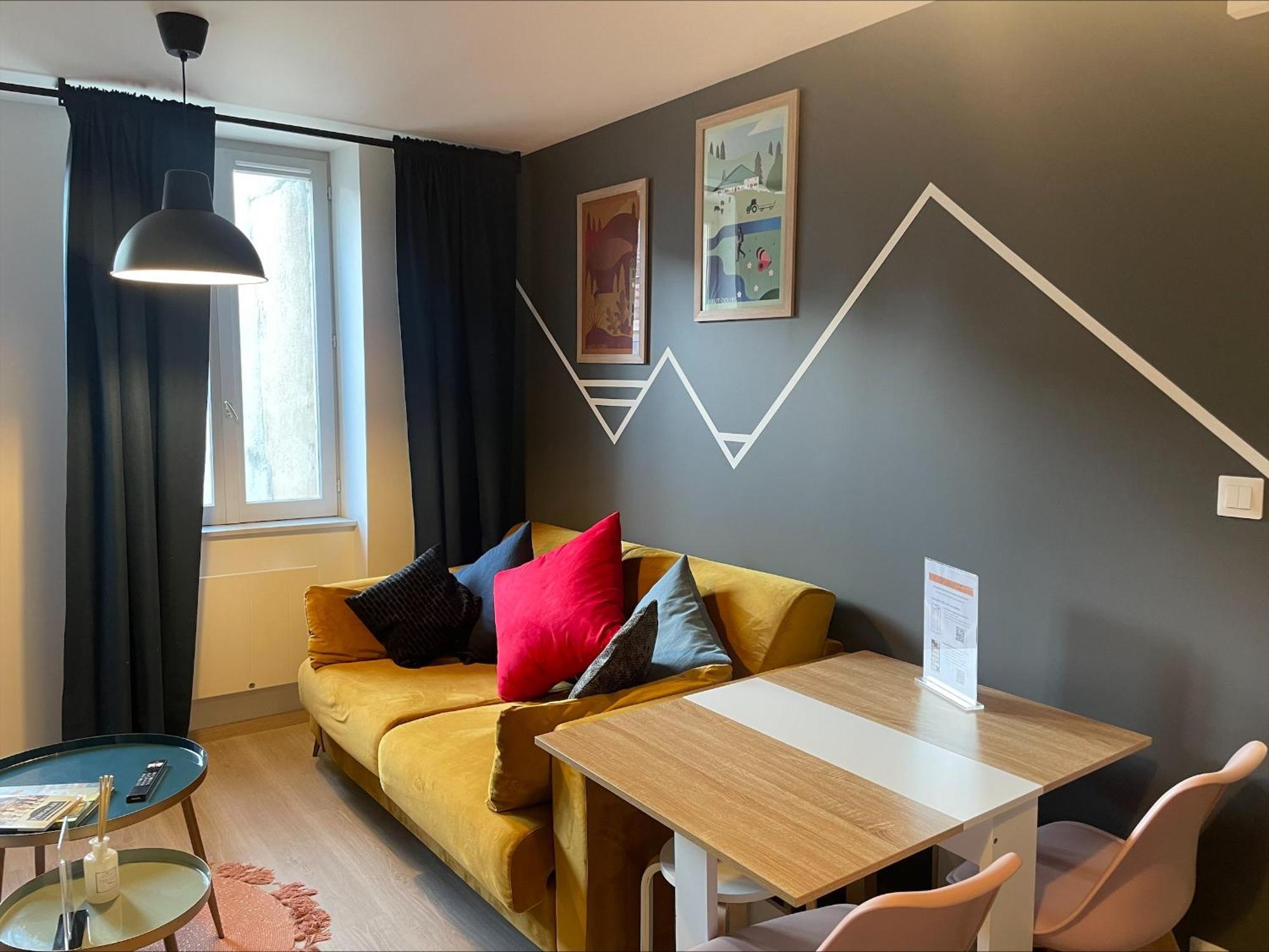 Hypercentre, Atypique, Familial - L'Echo Appartement Pontarlier Buitenkant foto